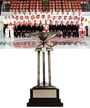 Darren McCarthys 2003-04 Detroit Red Wings Presidents Trophy (15")