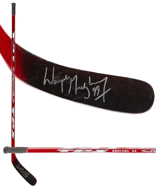 Wayne Gretzkys Early-to-Mid-2000s Signed Player-Used TPS Response Stick from Willy Lindstroms Personal Collection with His Signed LOA