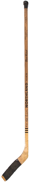 Stan Mikitas Mid-to-Late-1960s Chicago Black Hawks Signed Northland Custom Pro "Banana Hook" Game Stick