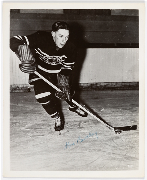 Deceased HOFer Max Bentley Signed Chicago Black Hawks Photo (E. Robert Hamlyn Collection)