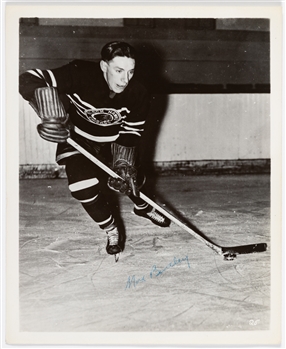 Deceased HOFer Max Bentley Signed Chicago Black Hawks Photo (E. Robert Hamlyn Collection)