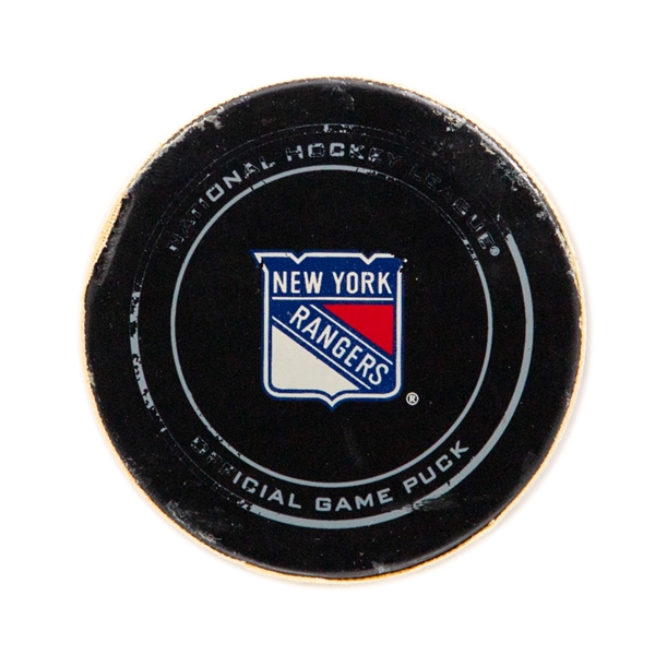 Andrew Shaws February 16th, 2016 Chicago Blackhawks Goal Puck with Steiner LOA - Season Goal #11 of 14 / Career Goal #67 of 116 - Assisted by Jonathan Toews!