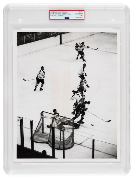 Bobby Hull and Stan Mikita Feb 4, 1962 Chicago vs Toronto Type 1 Chicago Tribune Photo - Graded PSA Authentic