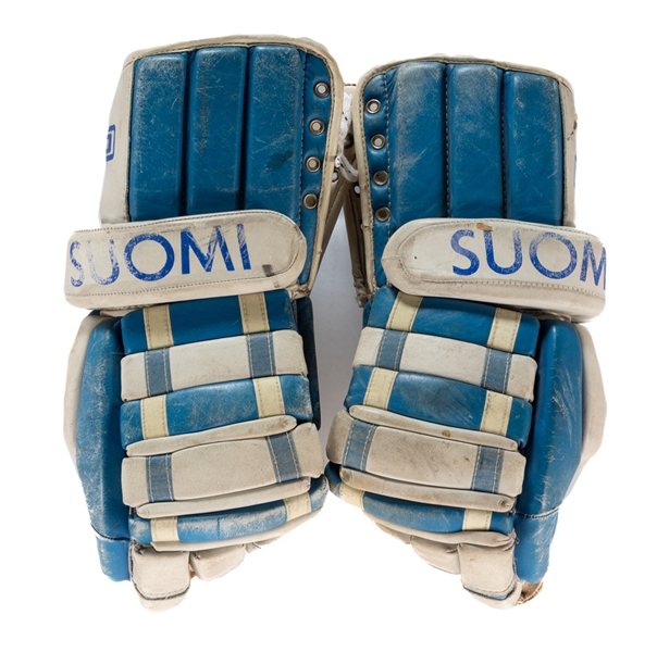 Vintage Late-1970s/Early-1980s Finnish National Team Pro-Stock Sinisalo 620 Game-Worn Gloves from Kimmo Leinonens Personal Collection with LOA