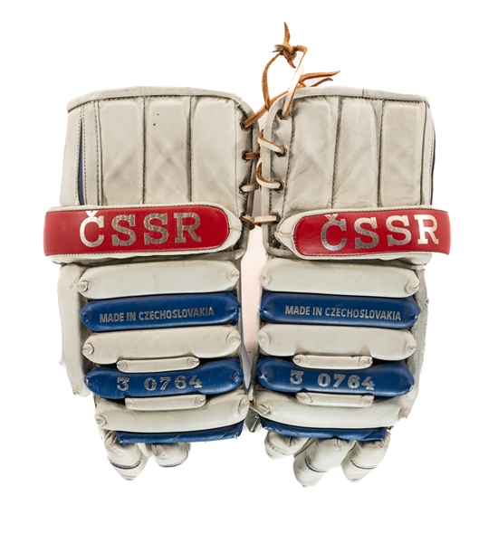 Vintage Early-to-Mid-1970s Czechoslovakian National Team / CSSR Pro-Stock VHV Opus 30764 Gloves from Kimmo Leinonens Personal Collection with LOA