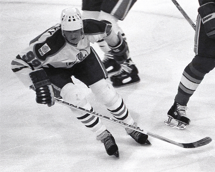 Edmonton Oilers Circa 1984-1990 35mm Colour and Black & White Negative Collection of 575+ Including Wayne Gretzky, Mark Messier and Paul Coffey