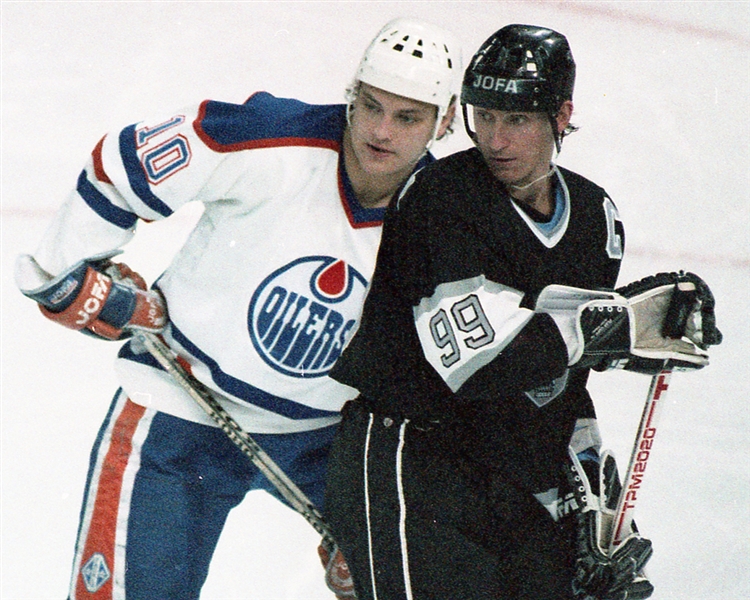 Huge Edmonton Oilers 1990 Stanley Cup Playoffs Smythe Division Finals 35mm Colour and Black & White Negative Collection of 2300+ 