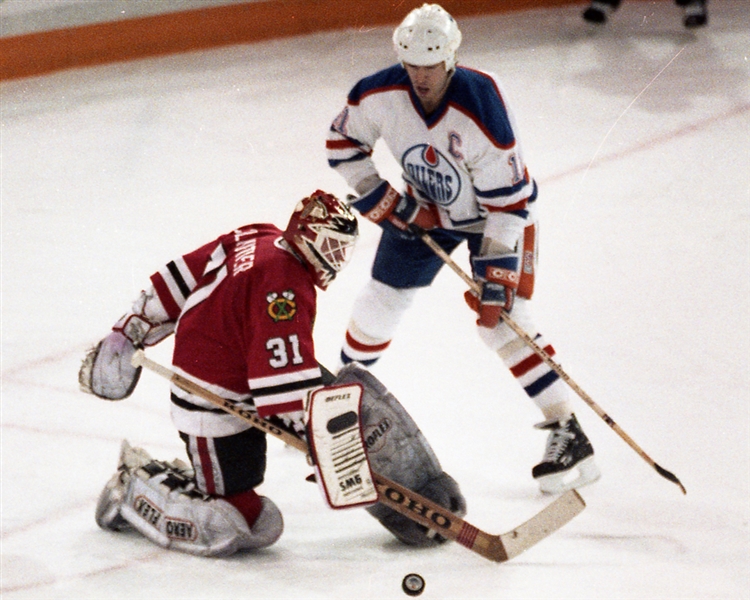 Large Edmonton Oilers 1990 Stanley Cup Playoffs Campbell Conference Finals 35mm Colour and Black & White Negative Collection of 1850+