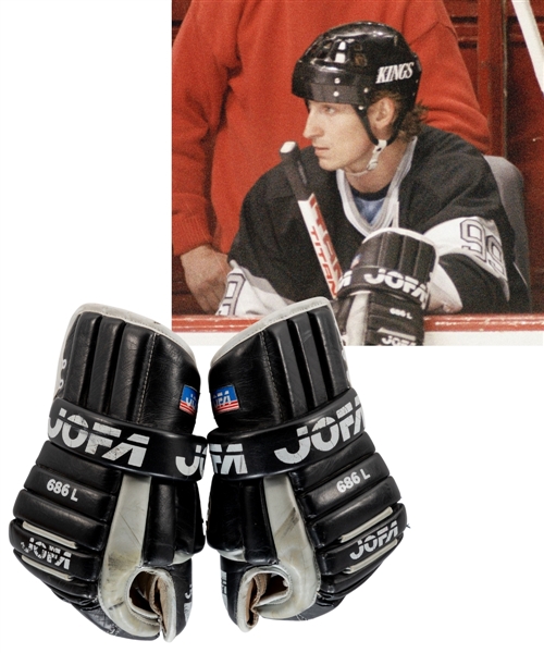 Wayne Gretzky’s 1988-90 Los Angeles Kings Jofa 686L Game-Used Gloves – Left Glove Photo-Matched to 1988-89 Season!