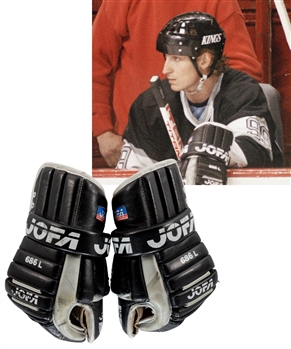 Wayne Gretzky’s 1988-90 Los Angeles Kings Jofa 686L Game-Used Gloves – Left Glove Photo-Matched to 1988-89 Season!
