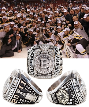 Boston Bruins 2010-11 Stanley Cup Championship 10K Gold Staff Ring with Original Presentation Box