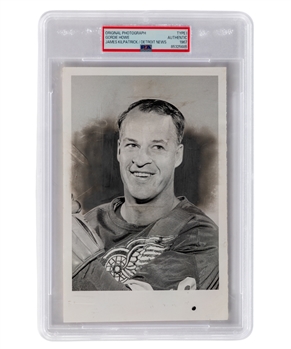 Gordie Howe 1967-68 Detroit Red Wings Type 1 Detroit News Photo Graded PSA Authentic 